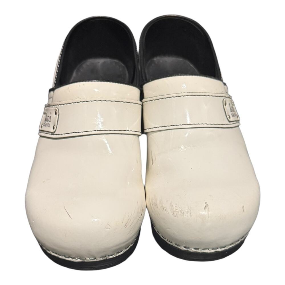 Koi by SANITA Danish White Patent Clogs Shoes Size 40 US 9 Slip On Comfort Nurse - Picture 4 of 9